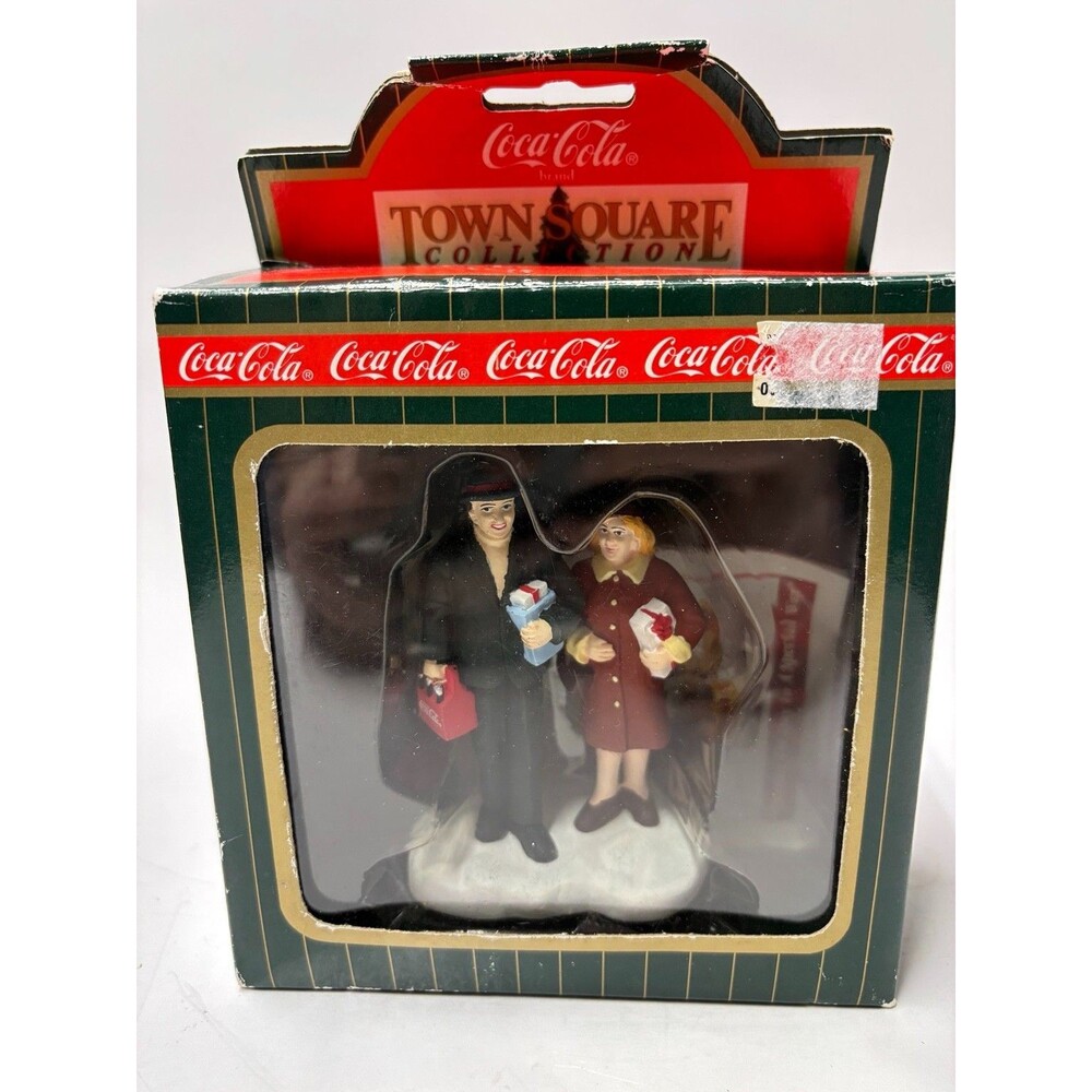 Coca-Cola Town Square Last Minute Shoppers CG242 Christmas Village Figure w/Box